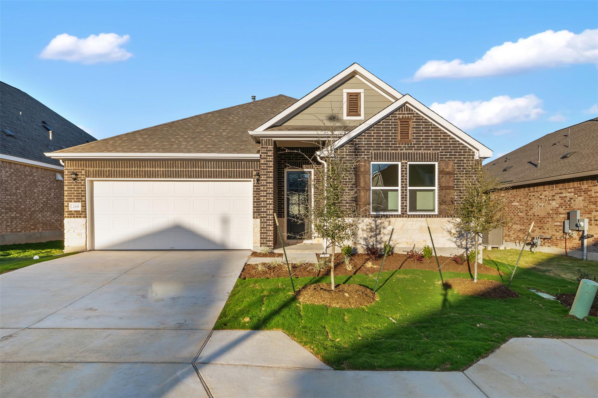 Listing photo 1 of 533  Redding Way