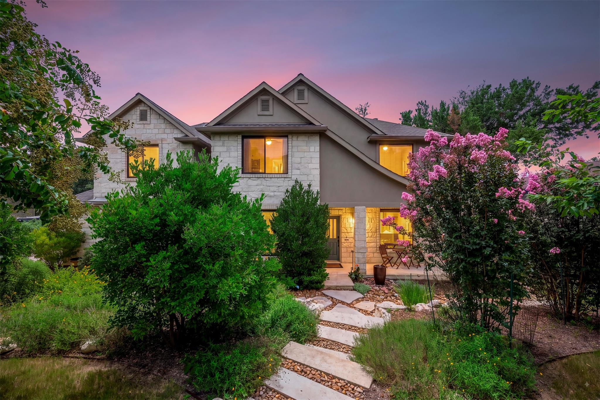 Listing photo 1 of 412  Eagle None