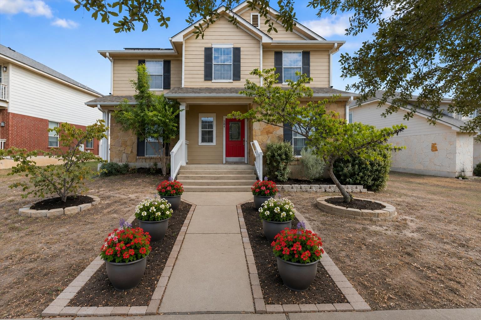 Listing photo 1 of 204  Yucca House Dr