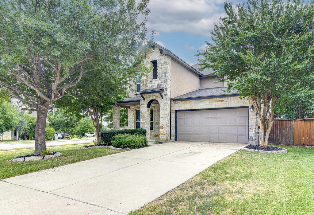 Listing photo 1 of 1200  April Meadows Loop