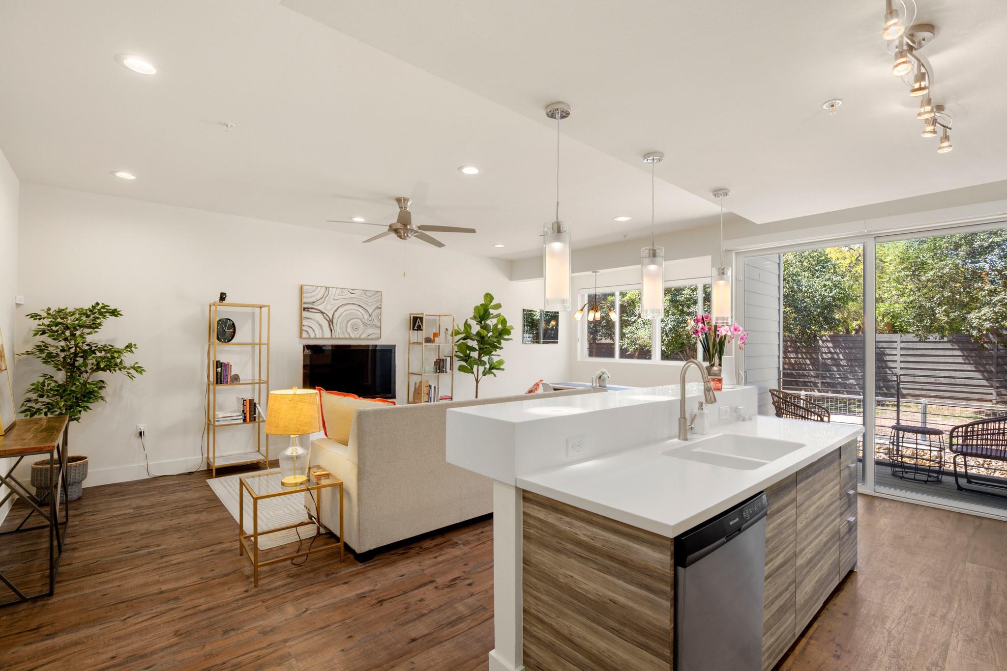 Listing photo 1 of 604 N Bluff Dr  #148
