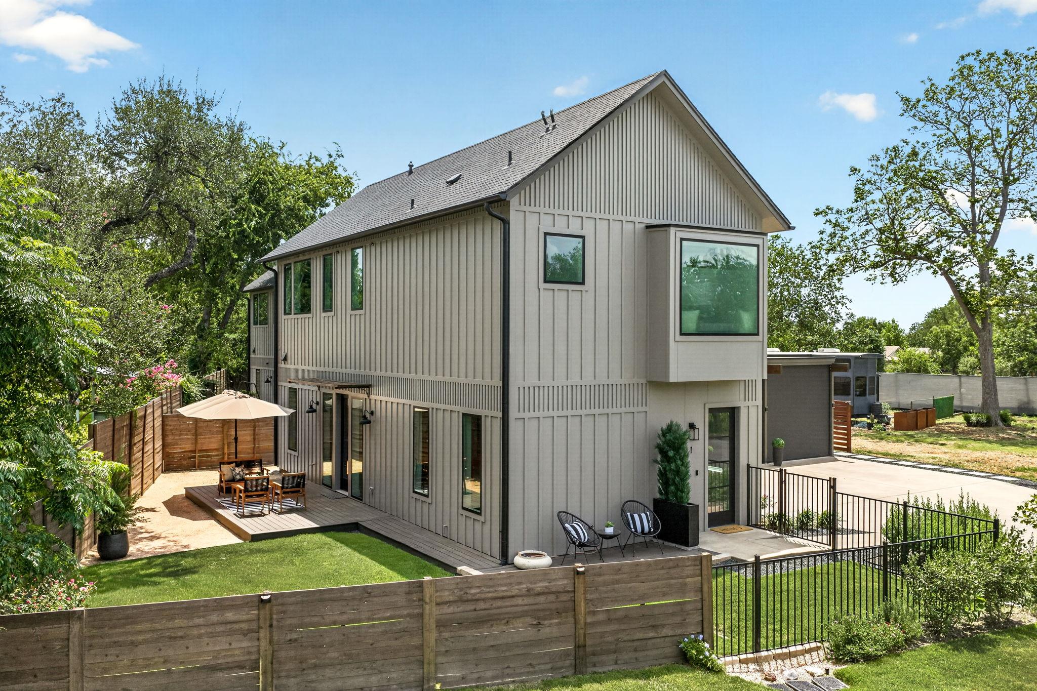 Listing photo 1 of 4601  Hank Ave  #1