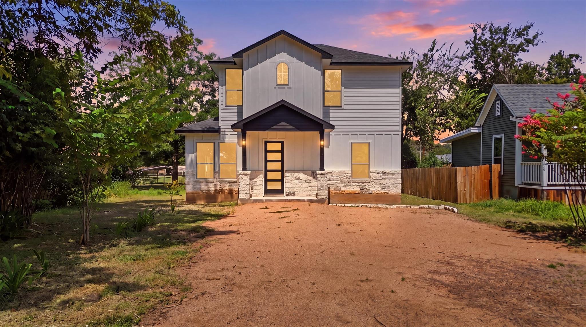 Listing photo 1 of 504  Walker St