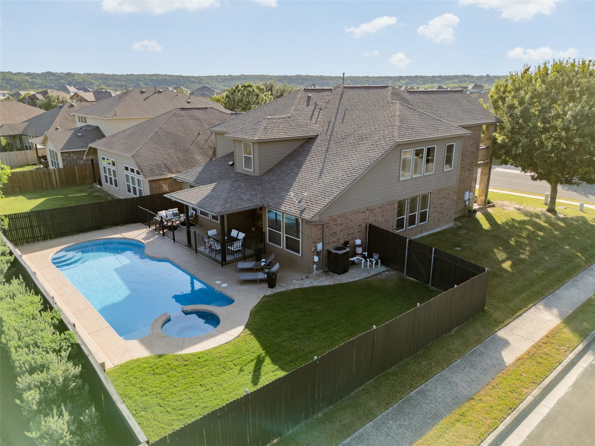 Listing photo 1 of 746  Easton Dr