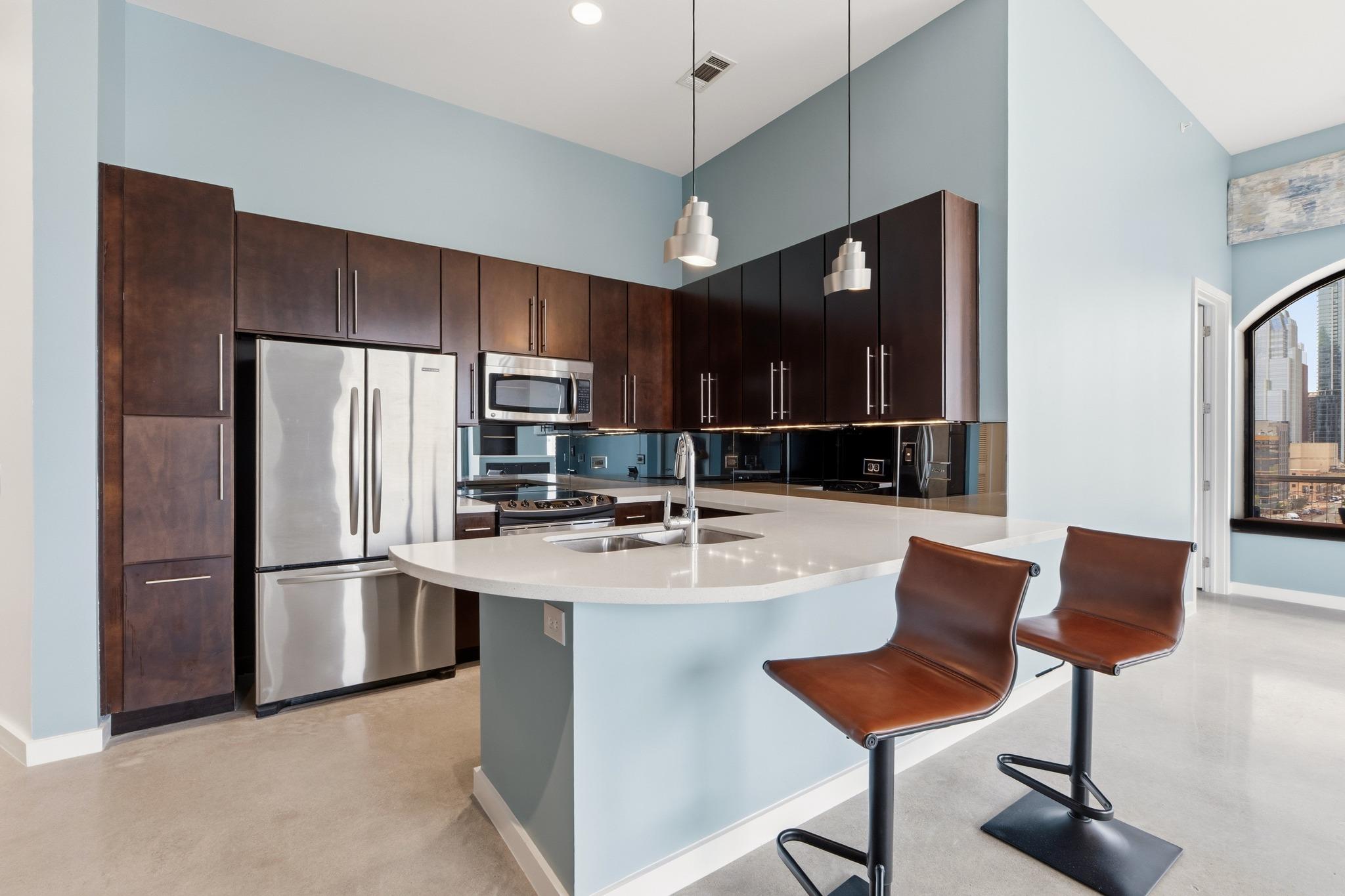 Listing photo 1 of 507  Sabine St  #901