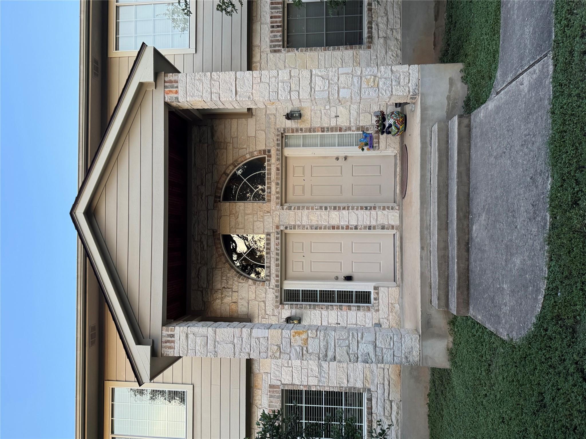 Listing photo 1 of 9  Deerfield Dr  #B
