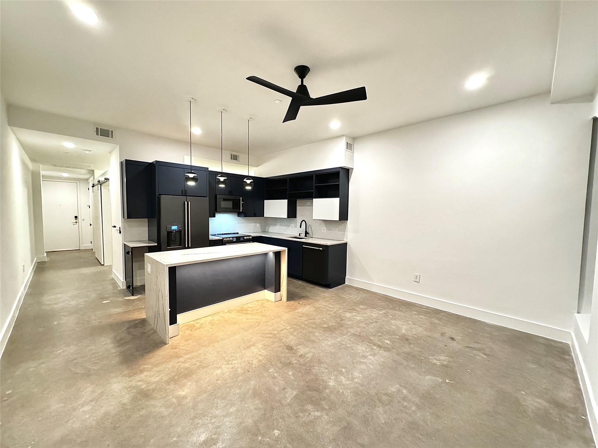 Listing photo 1 of 507  Sabine St  #1003