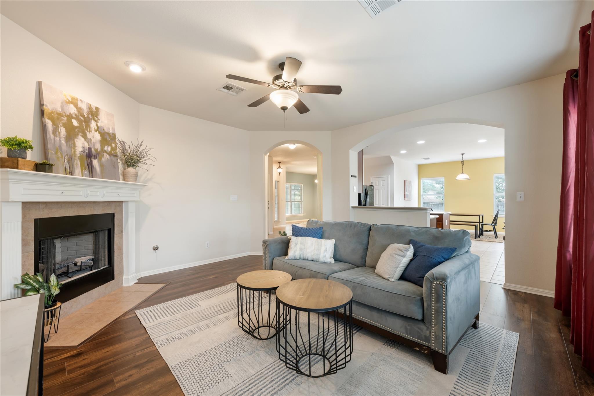 Listing photo 1 of 11404  Flushwing Dr