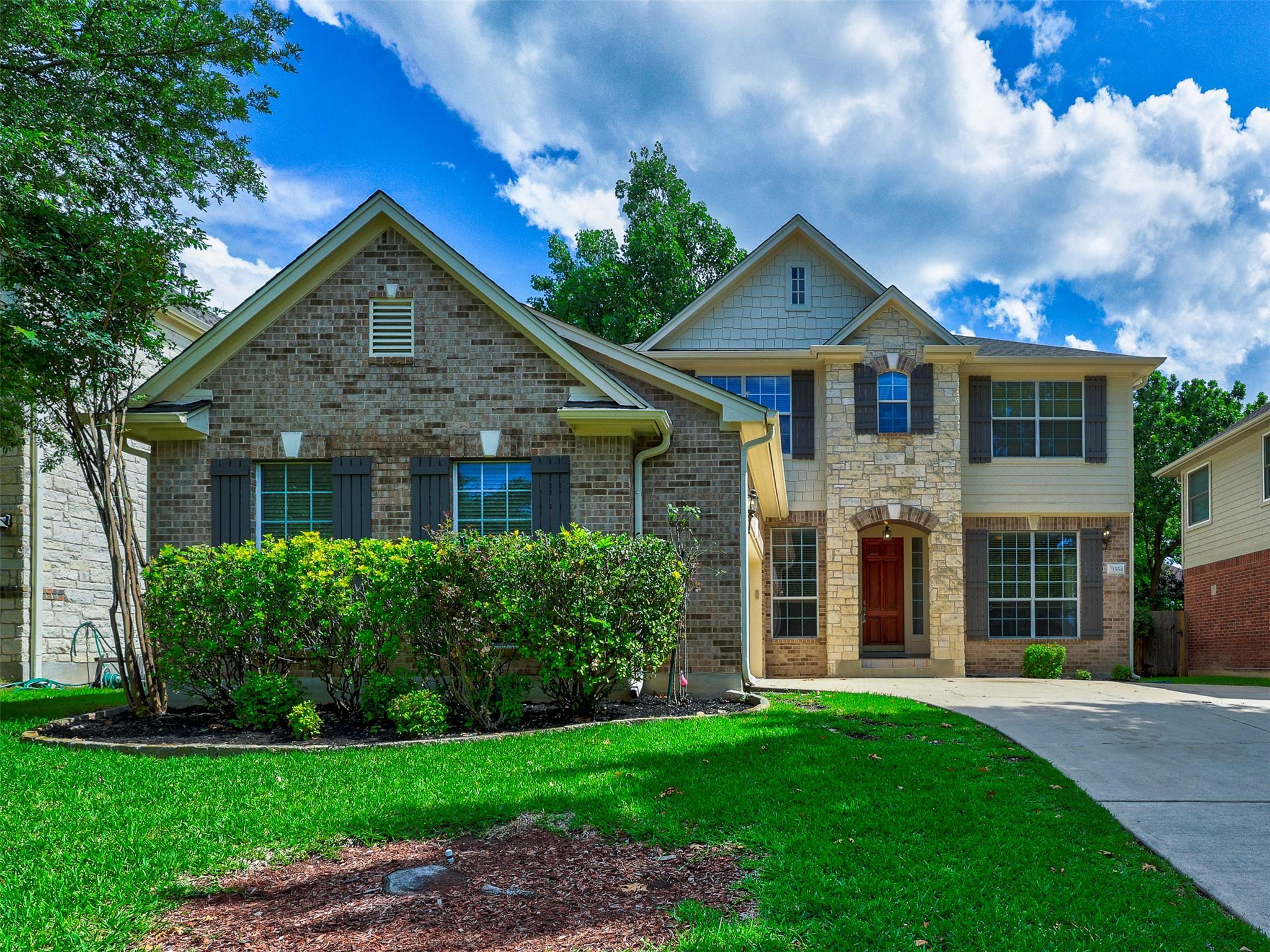 Listing photo 1 of 1554  Homewood Cir