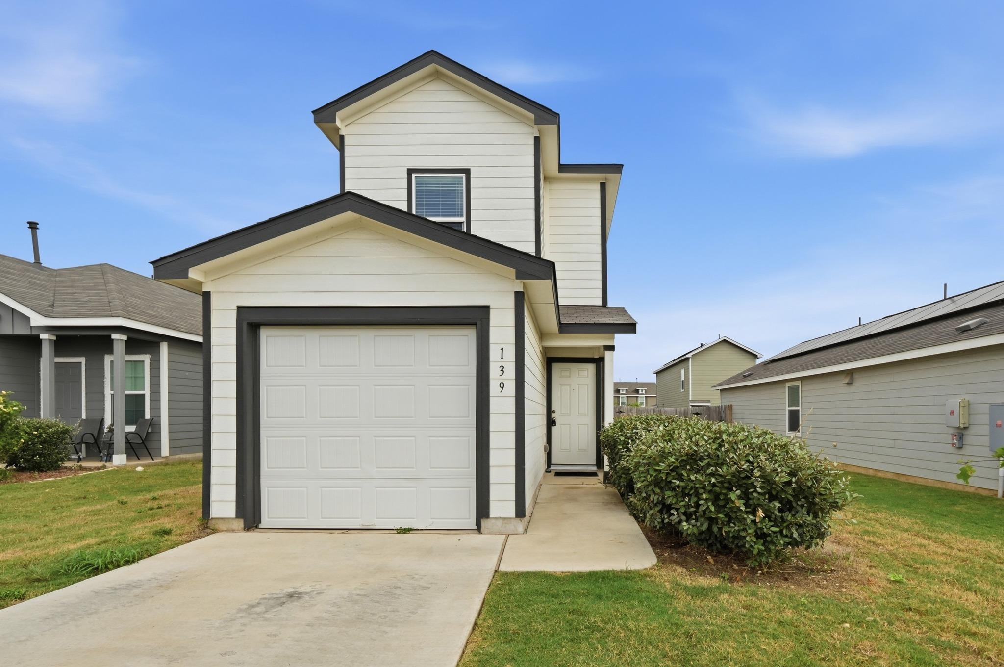 Listing photo 1 of 139  Gabbro Gdns
