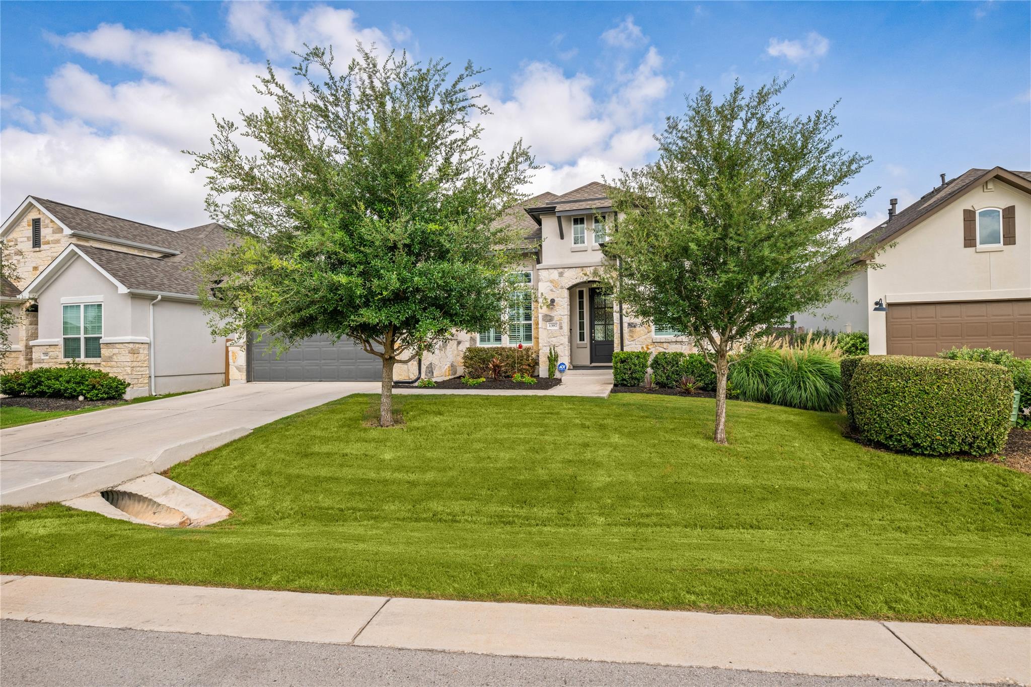 Listing photo 1 of 1397  Pink Granite Blvd