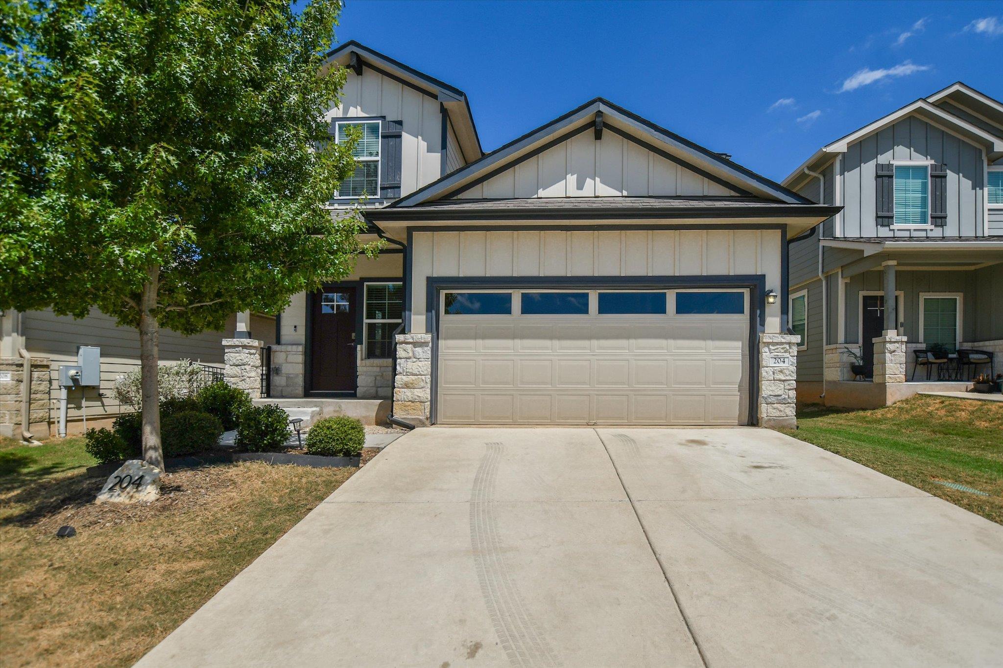 Listing photo 1 of 204  Merrick Rd