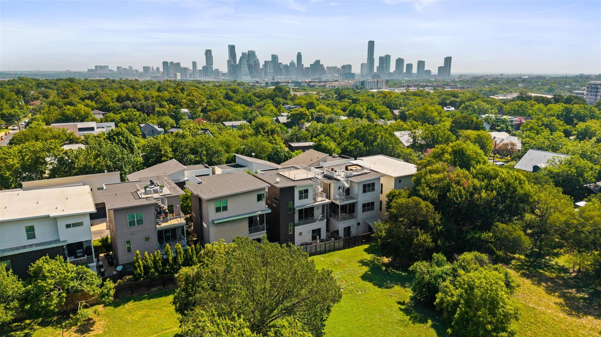 Foto de la propiedad en venta 1 de 2105  Goodrich Ave  #7