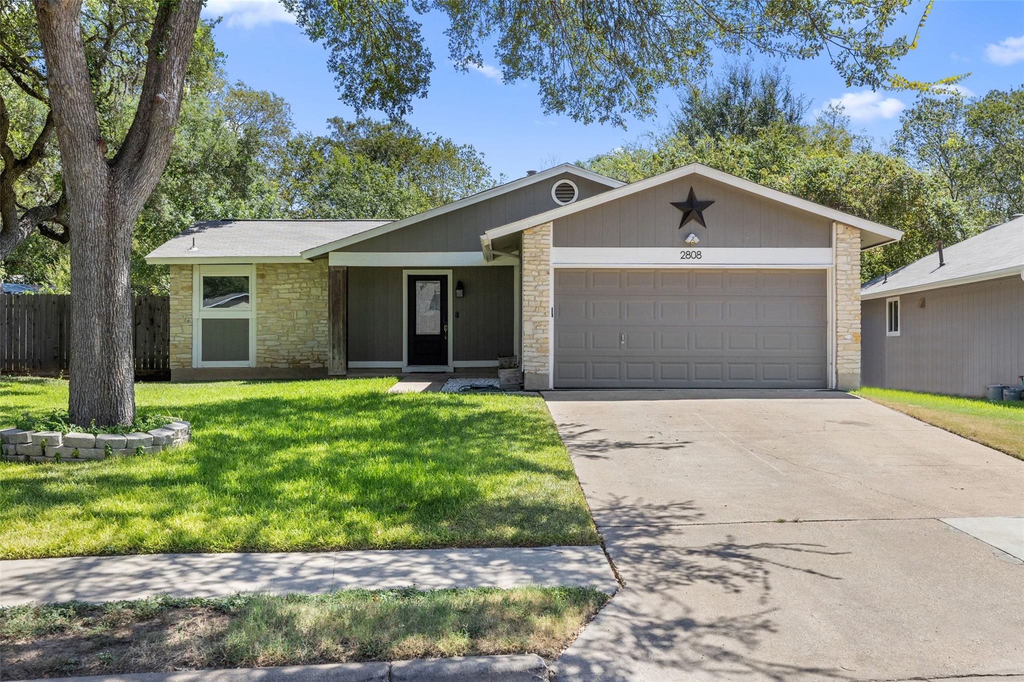 Listing photo 1 of 2808  Firecrest Dr