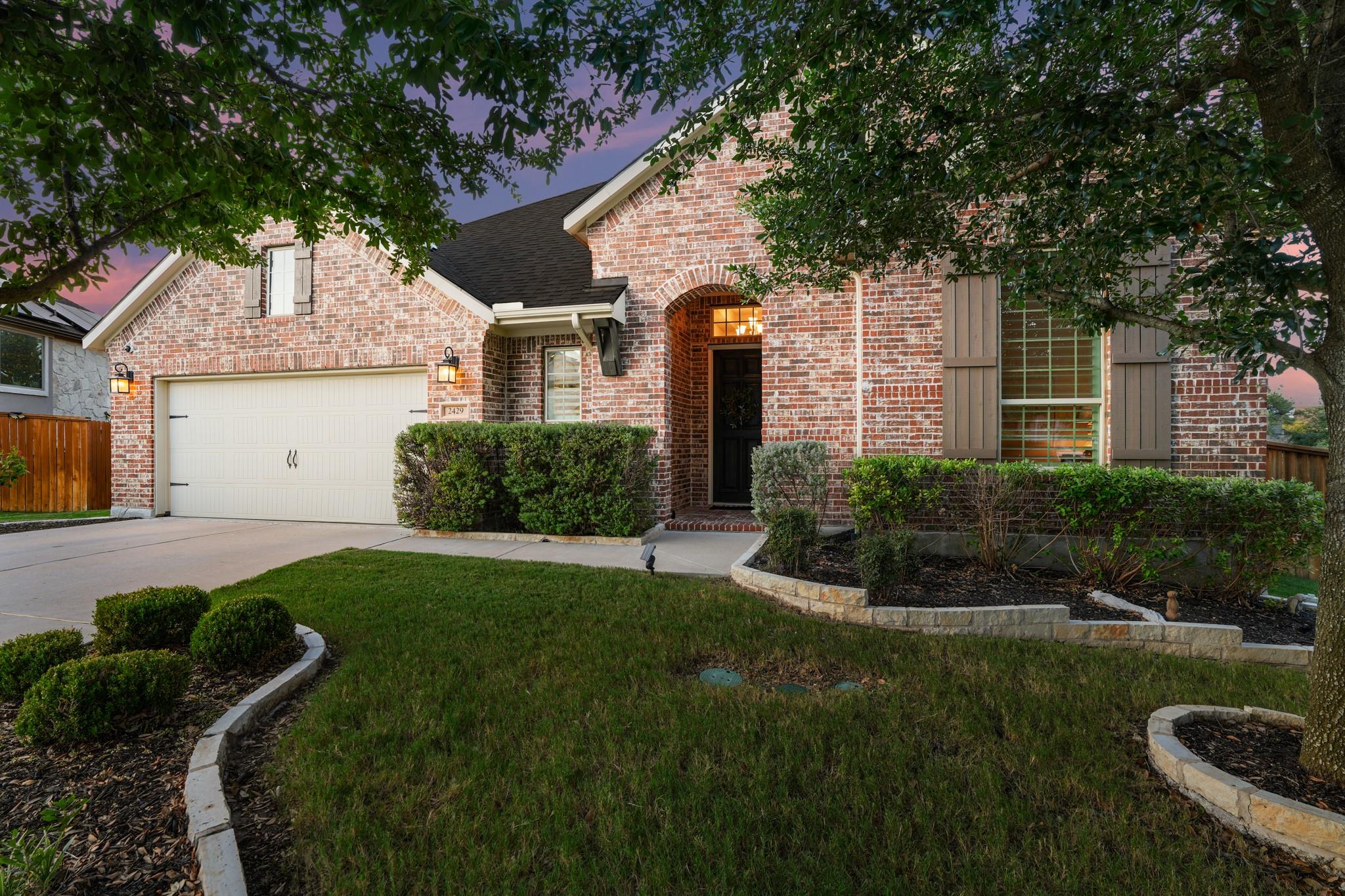 Listing photo 1 of 2429  Adriel Cv
