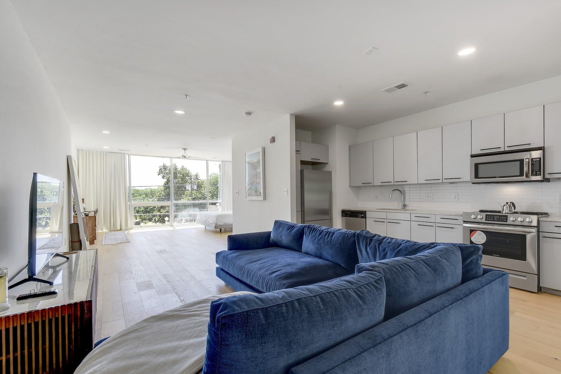 Listing photo 1 of 2906 S 1st St  #206
