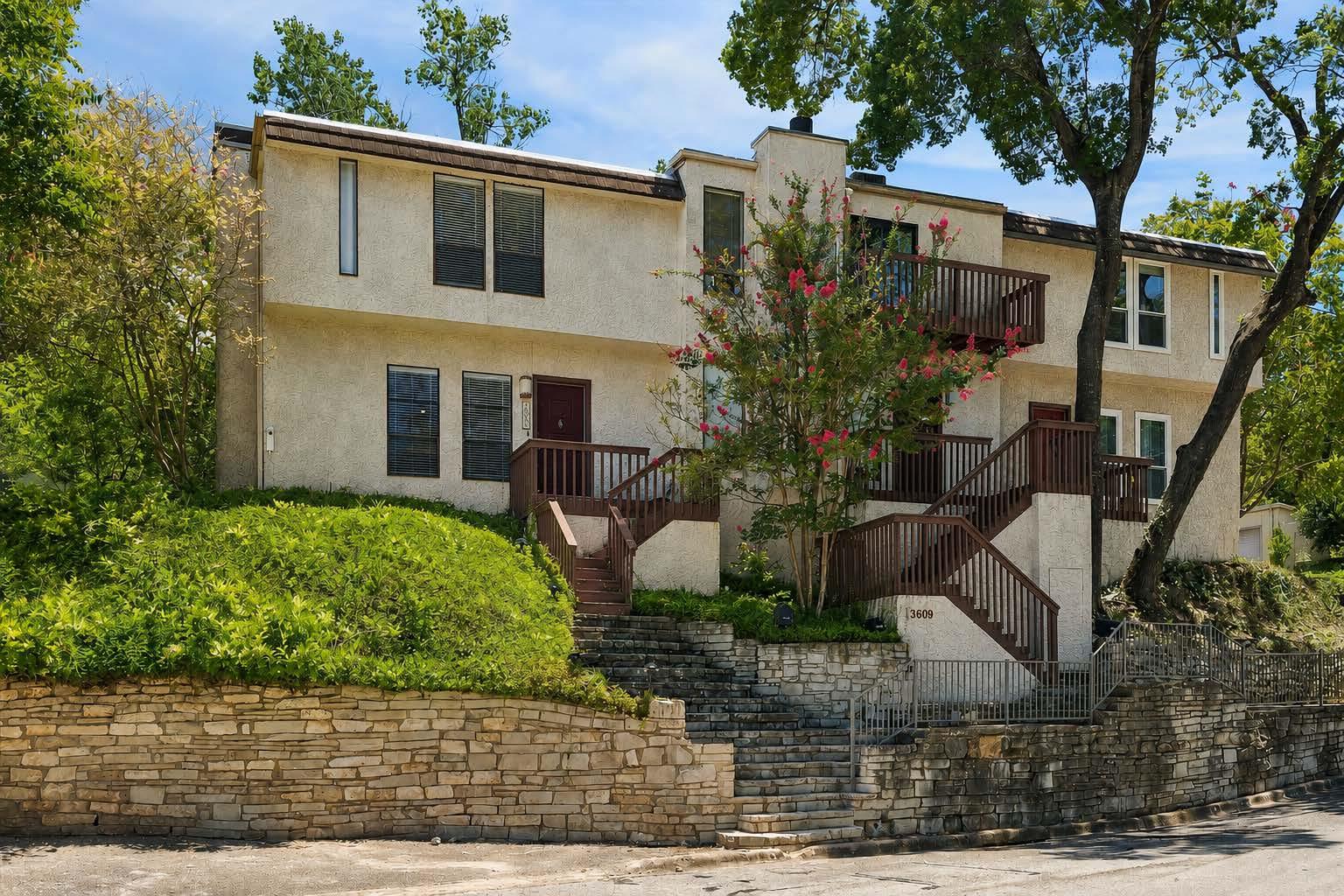 A split-level residence with private entryways fe