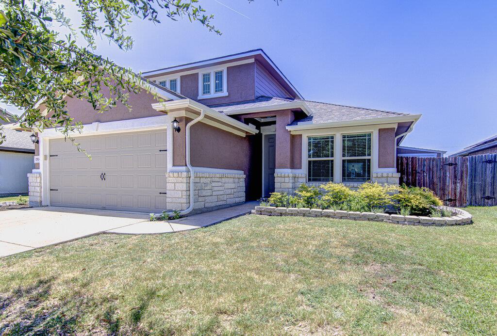 Listing photo 1 of 17524  Bridgefarmer Blvd
