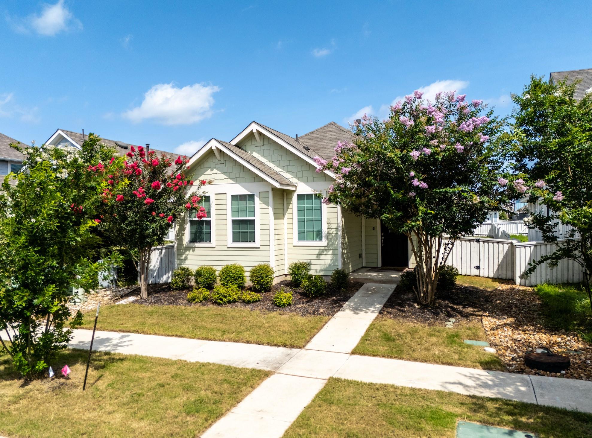 Listing photo 1 of 125  Fabion St
