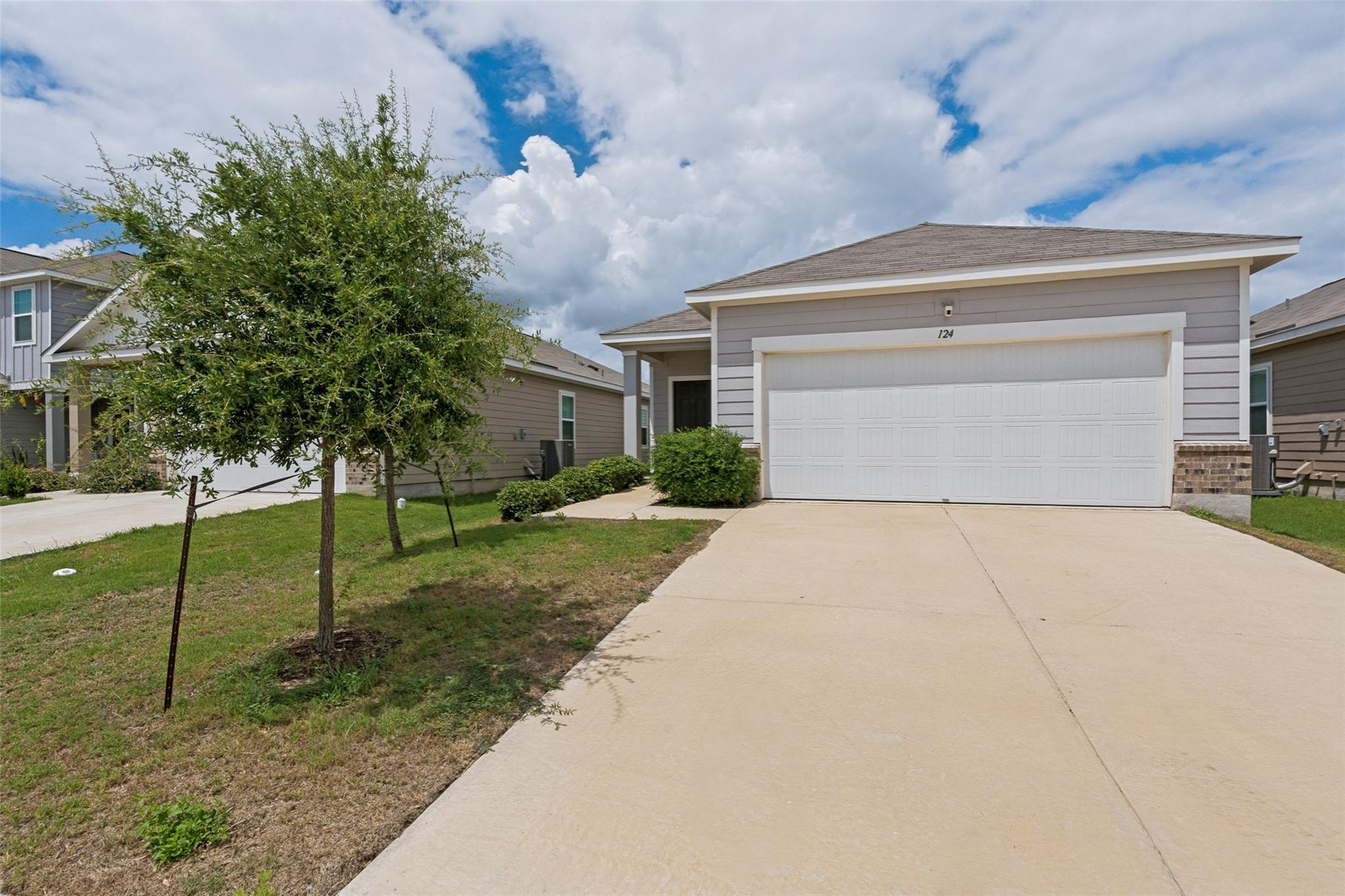 Listing photo 1 of 124  Bracken Ln