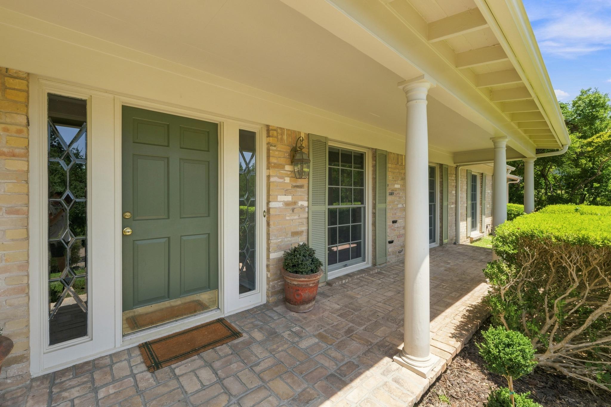 Listing photo 1 of 2802  Pecos St