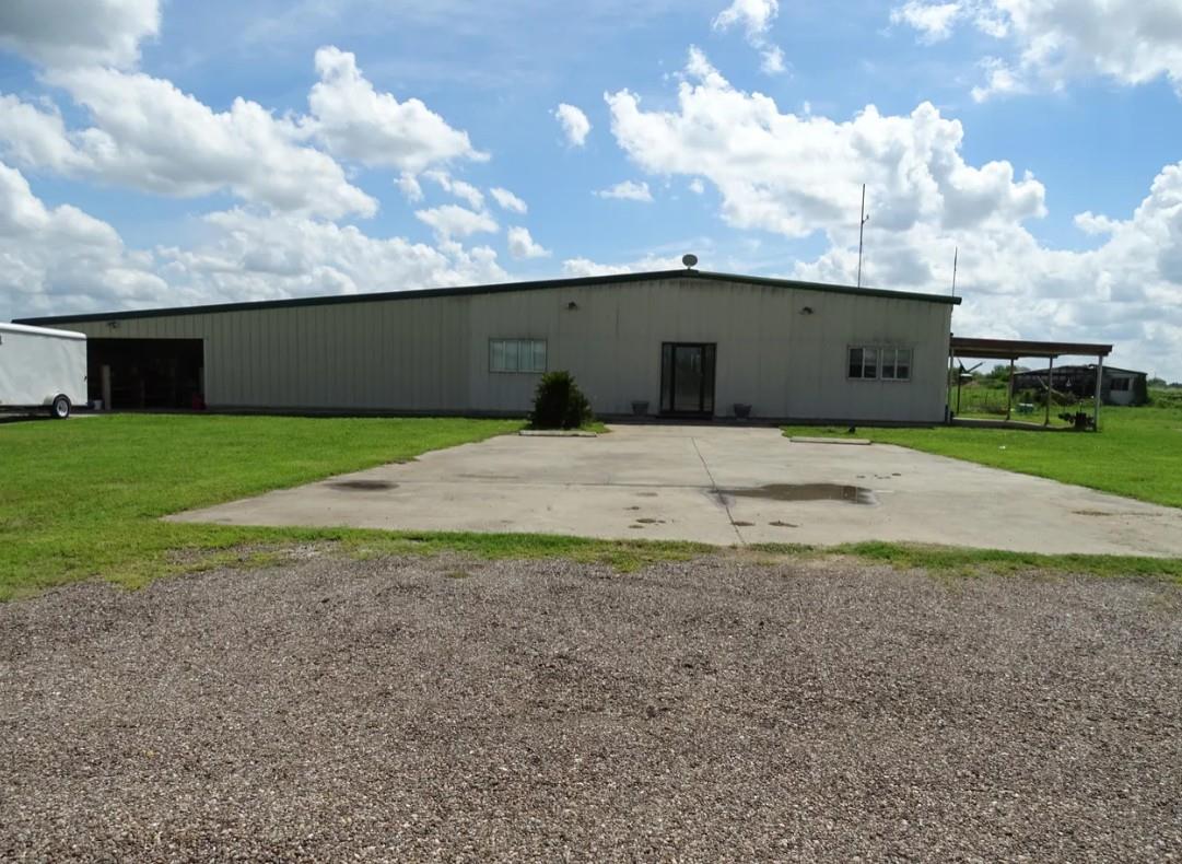 A spacious commercial property with ample parking