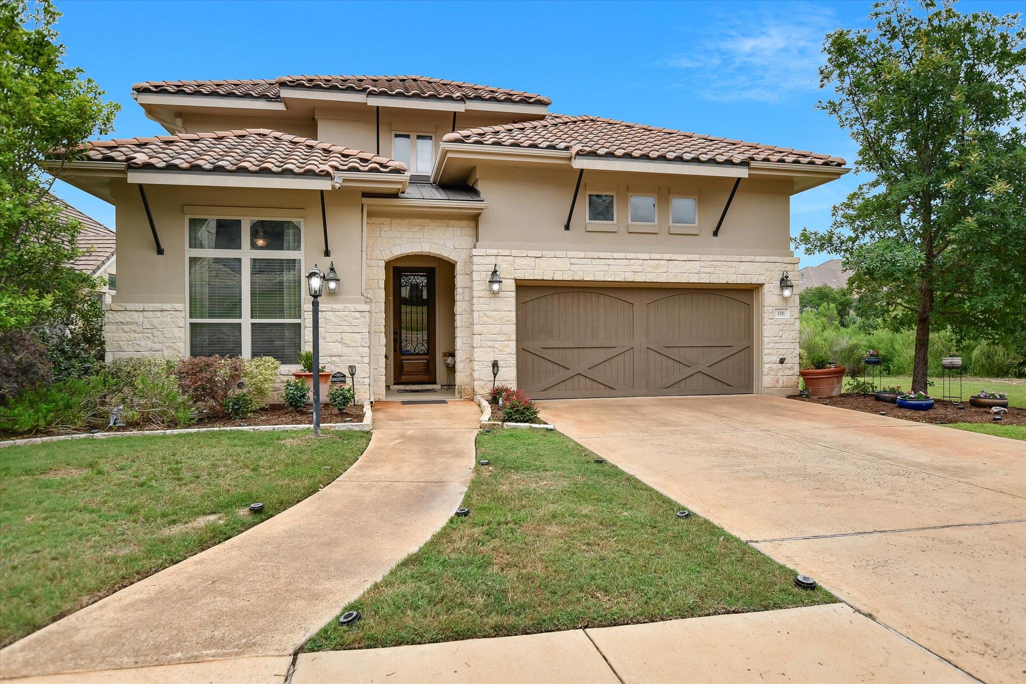 Listing photo 1 of 116  Blue Clearing Way