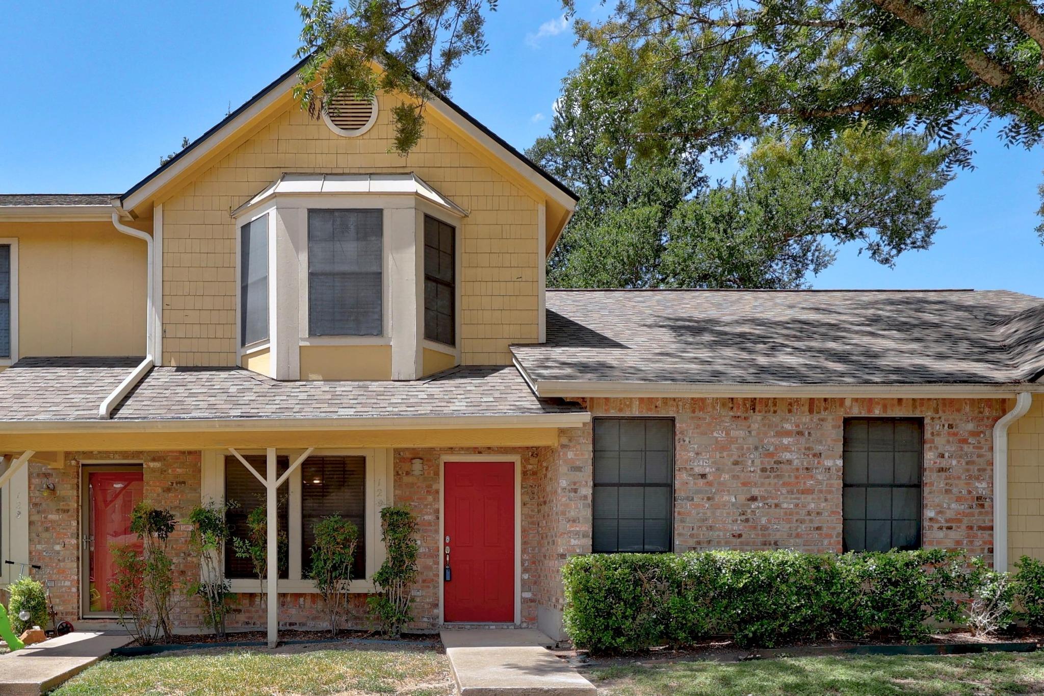 Listing photo 1 of 11901  Swearingen Dr  #129