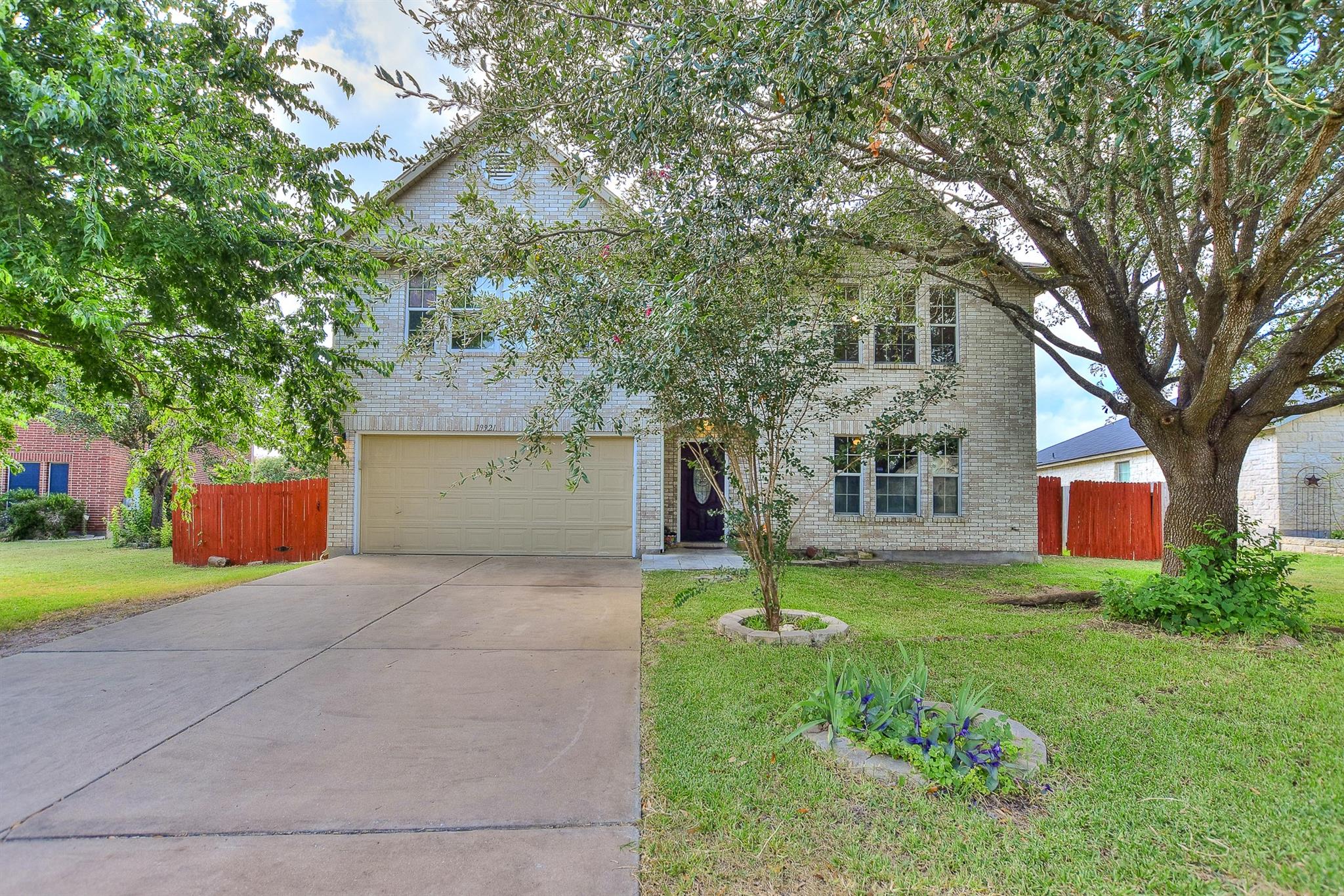 Listing photo 1 of 19921  San Chisolm Dr