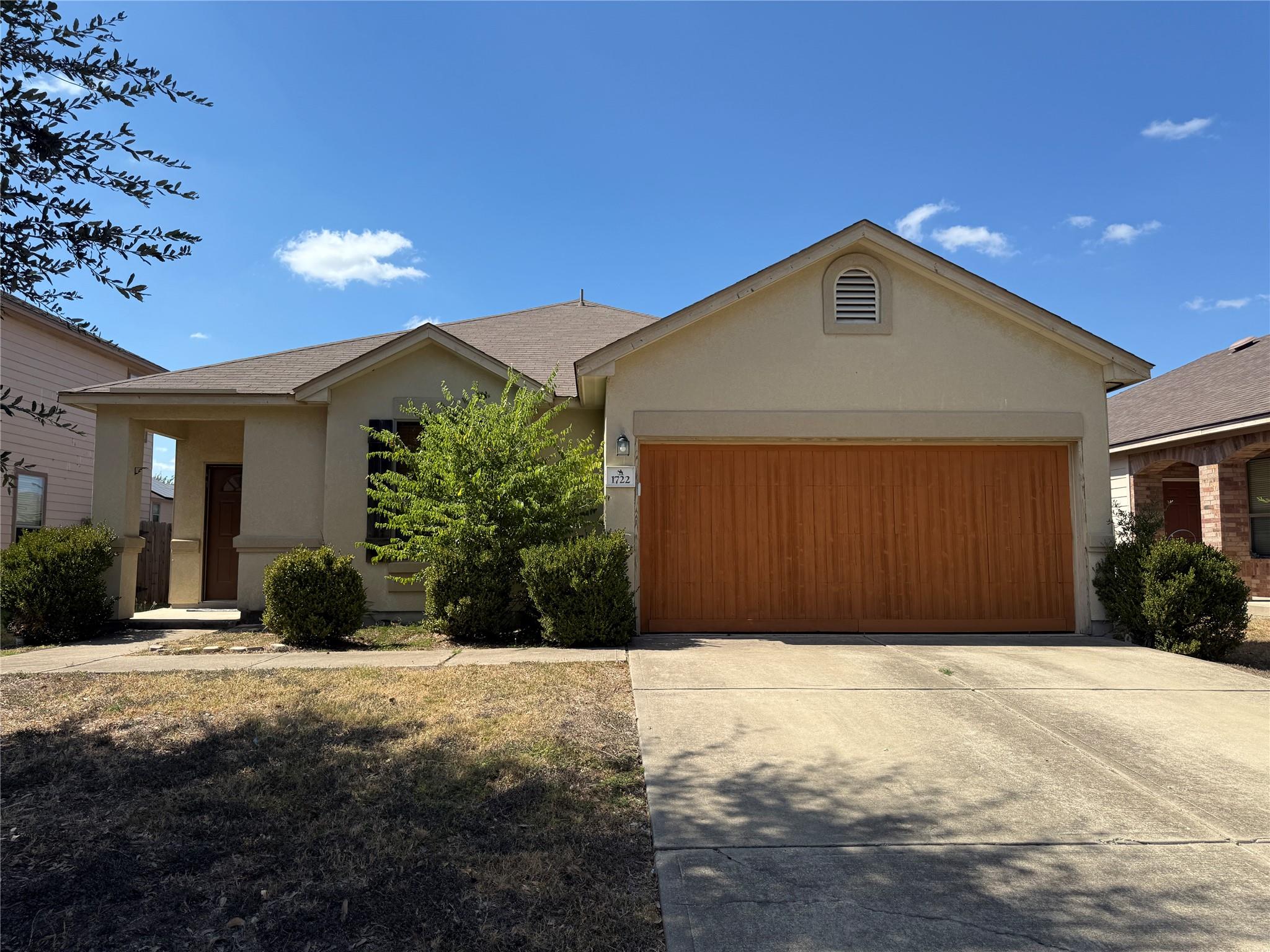 Listing photo 1 of 1722 E Mesa Park Cv