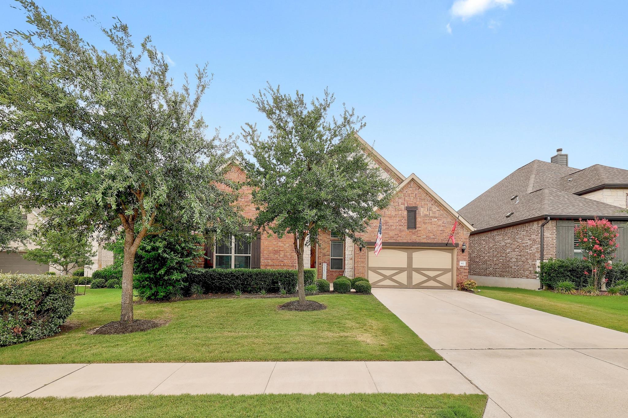 Listing photo 1 of 812  Anahuac Dr