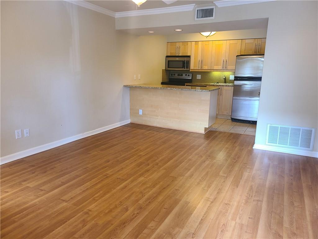 Listing photo 1 of 7685  Northcross Dr  #221