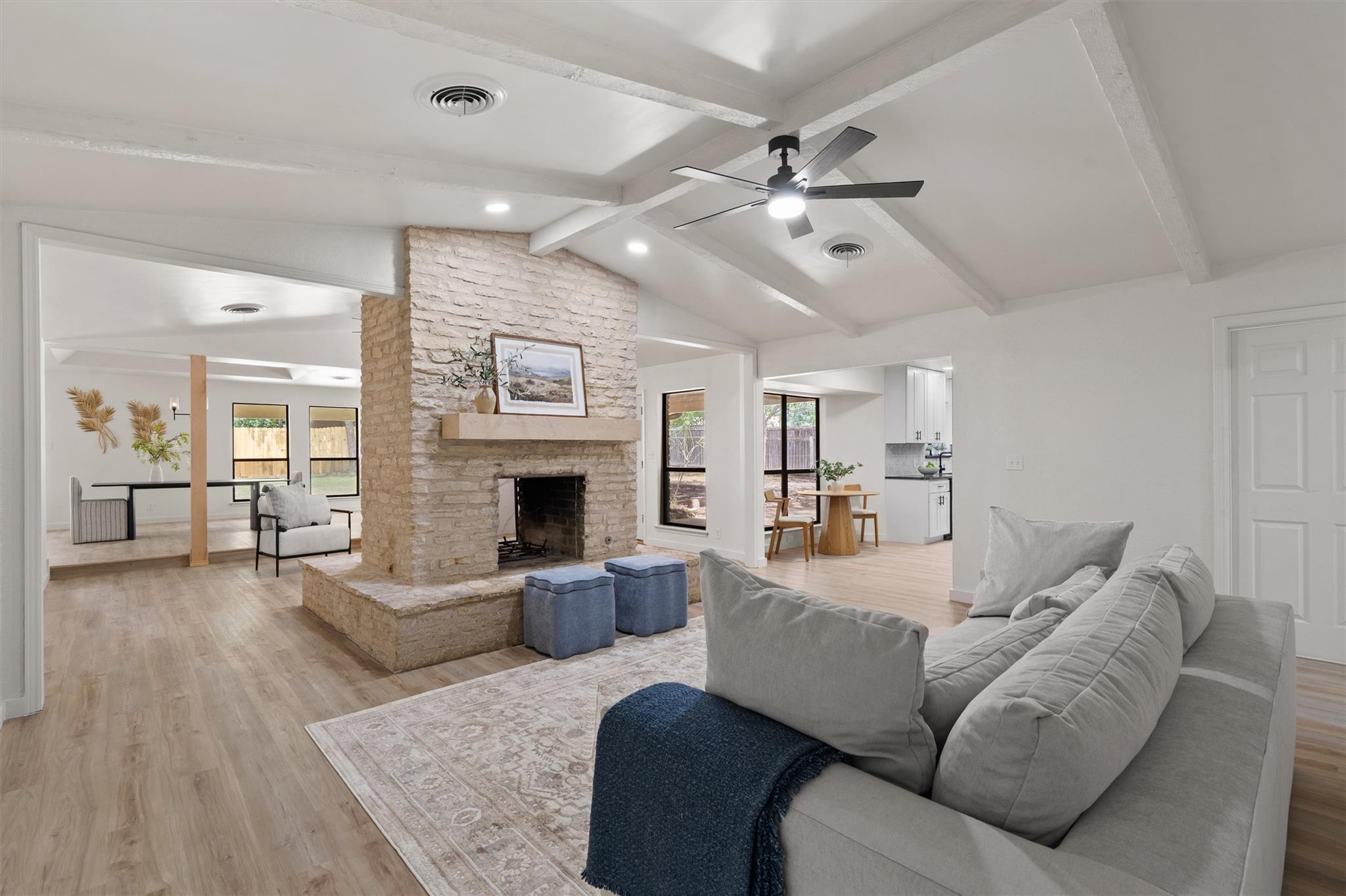 Listing photo 1 of 703  Parkway St
