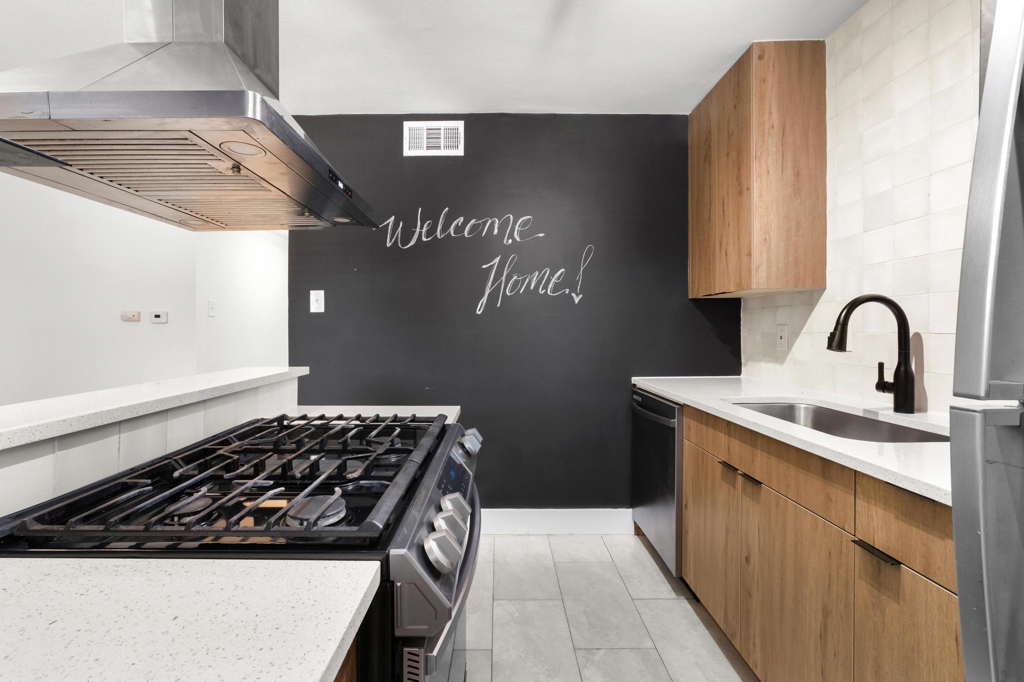 Listing photo 1 of 7929  Gault St  #104