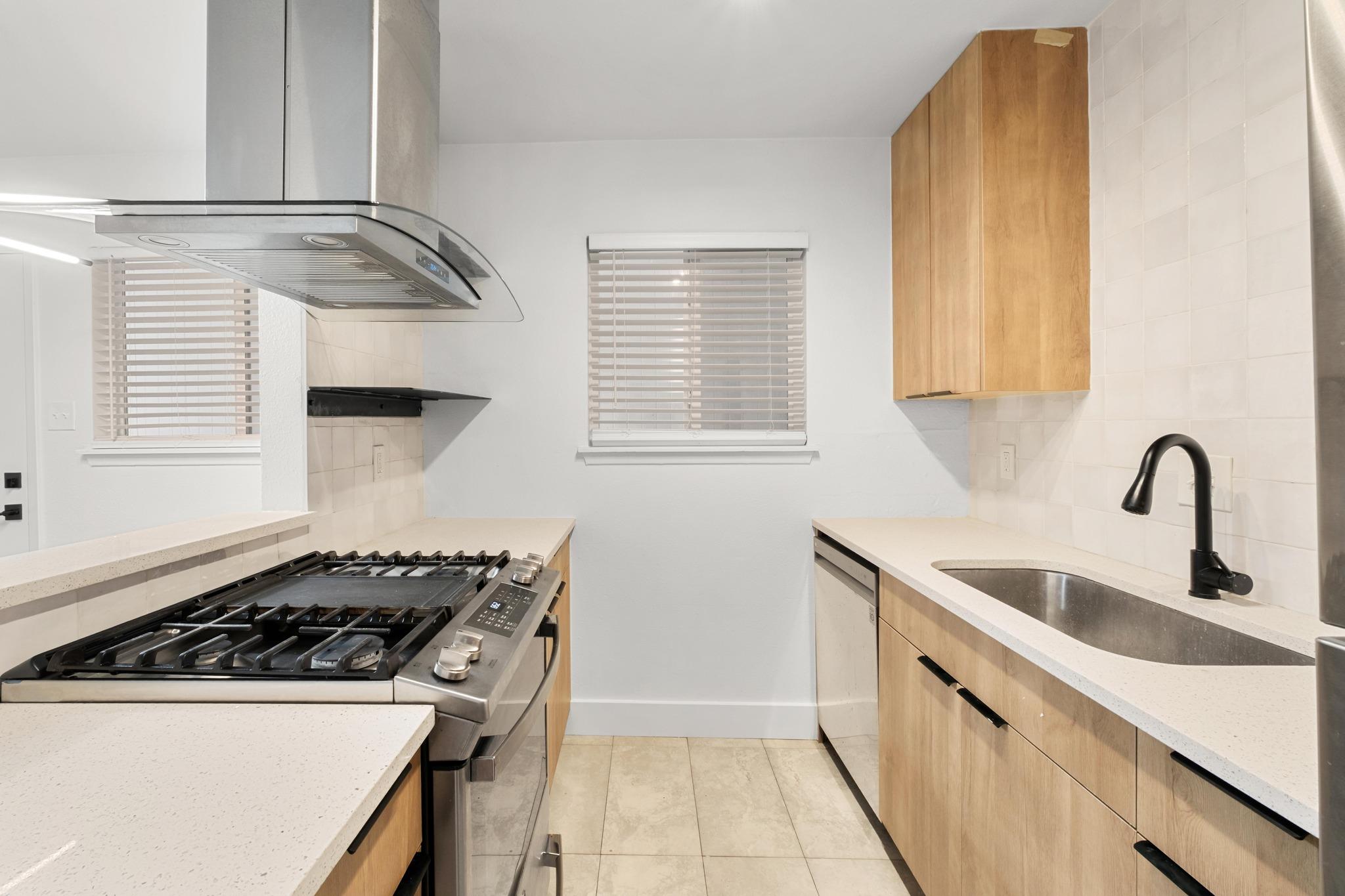Listing photo 1 of 7929  Gault St  #205
