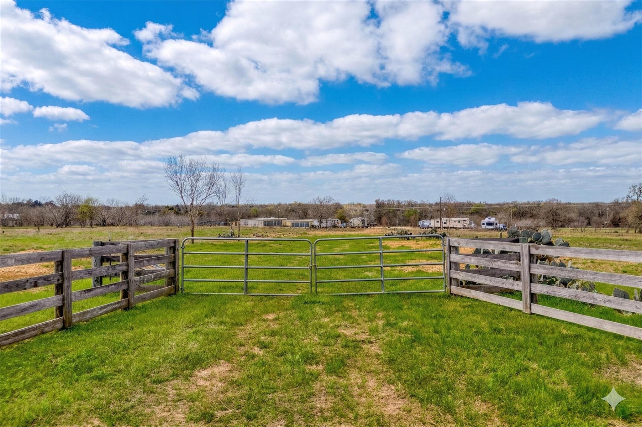 Listing photo 1 of 839  Smith Rd