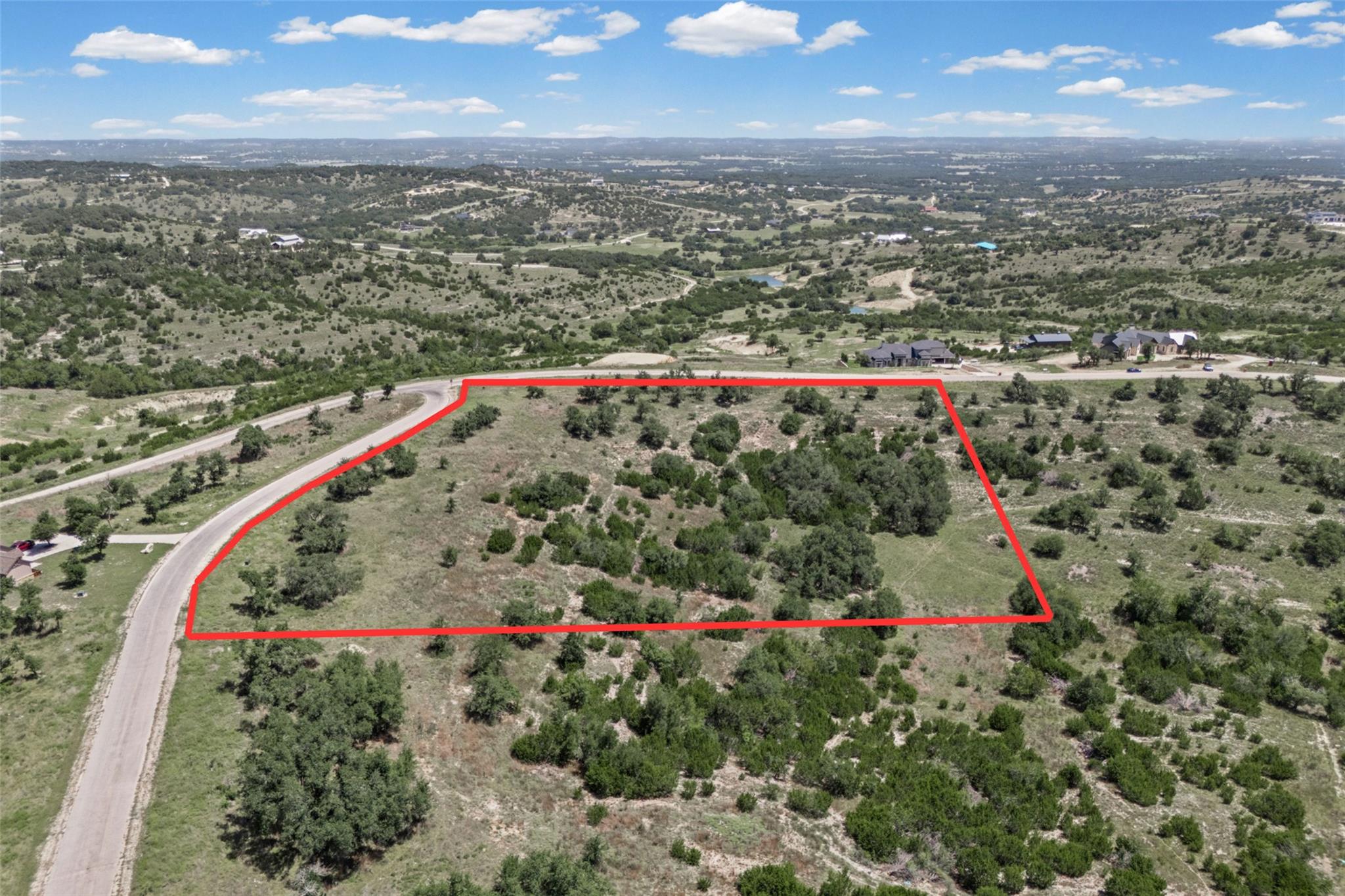 A spacious lot offering vast panoramic views, per
