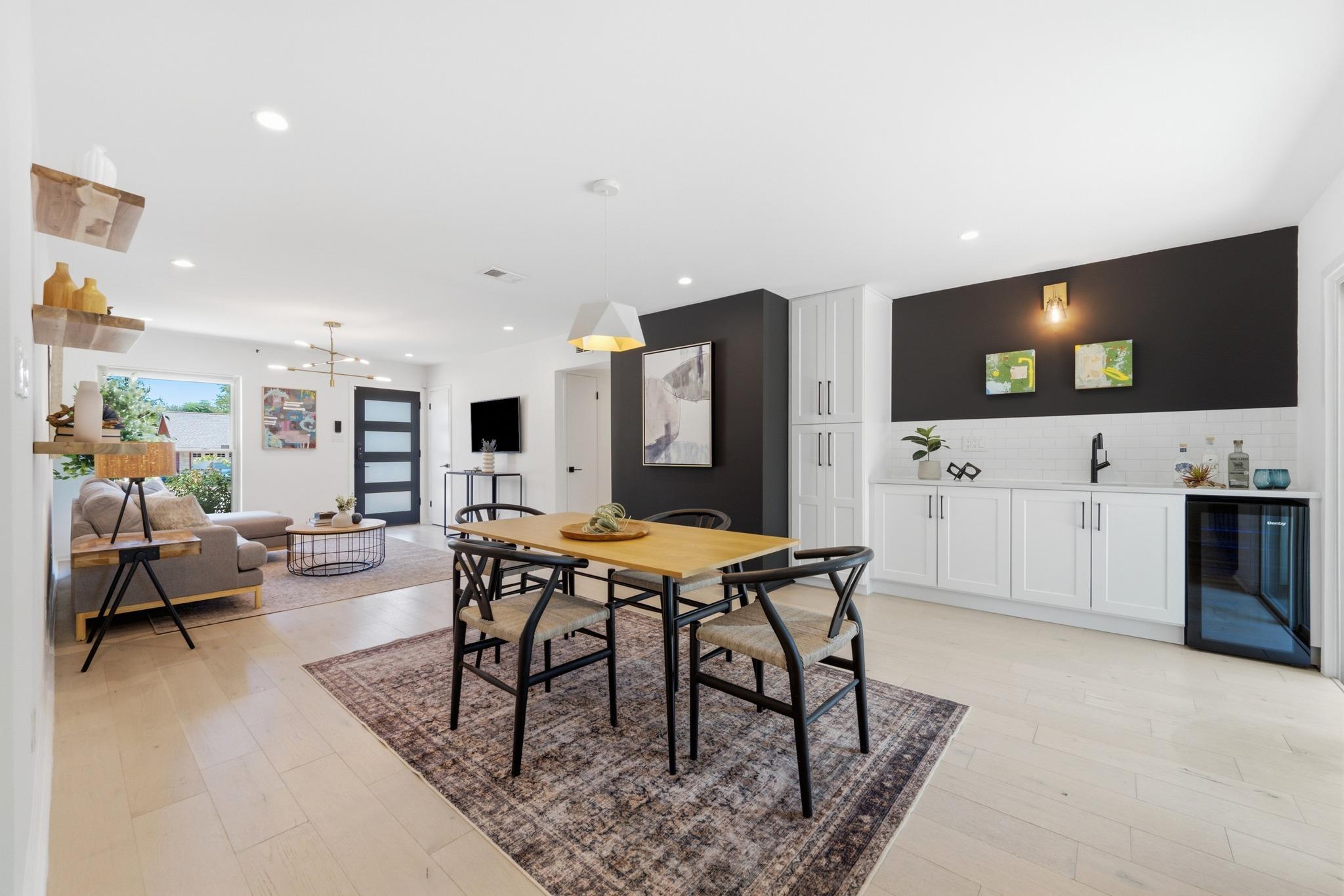 Listing photo 1 of 2609  Berkett Dr