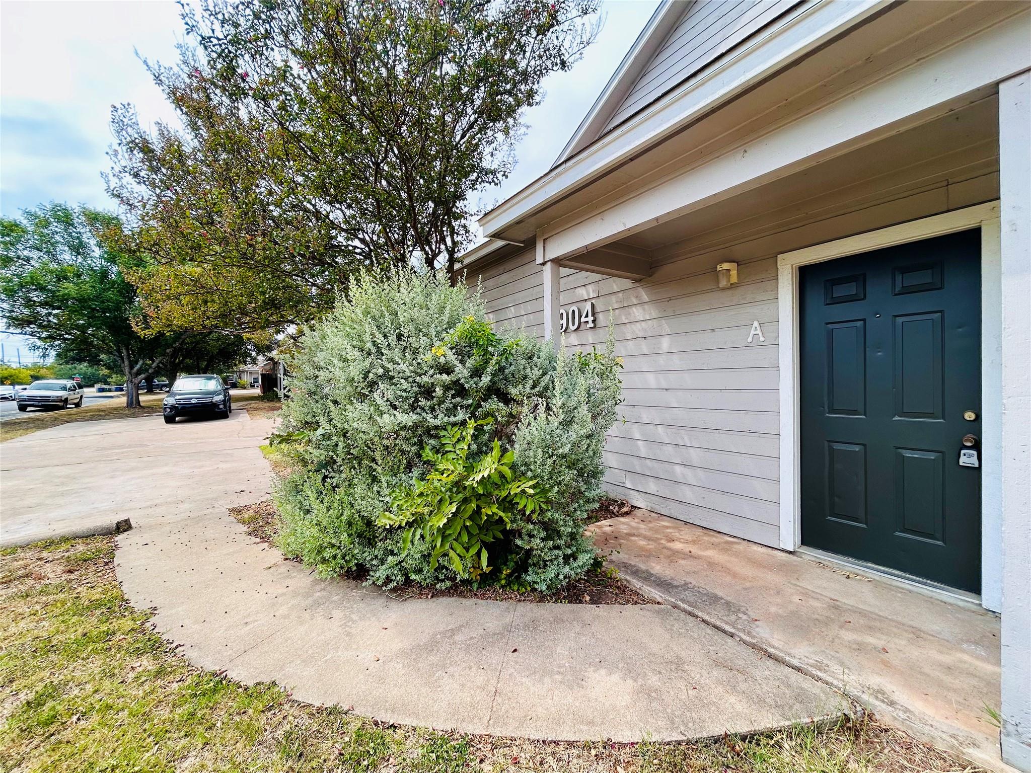 Listing photo 1 of 8904  Schick Rd  #A