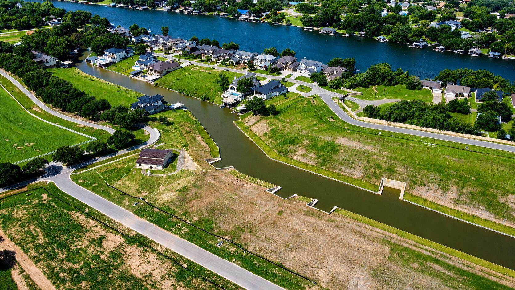 Listing photo 1 of 117  Hannahs Way