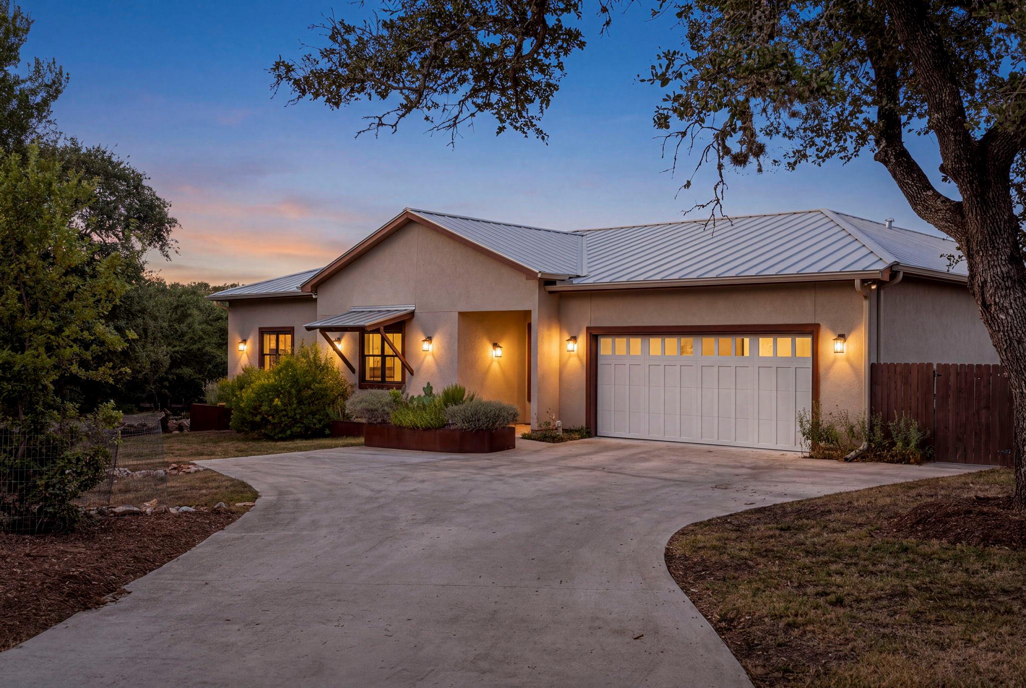 Listing photo 1 of 2713  Leslie Ln