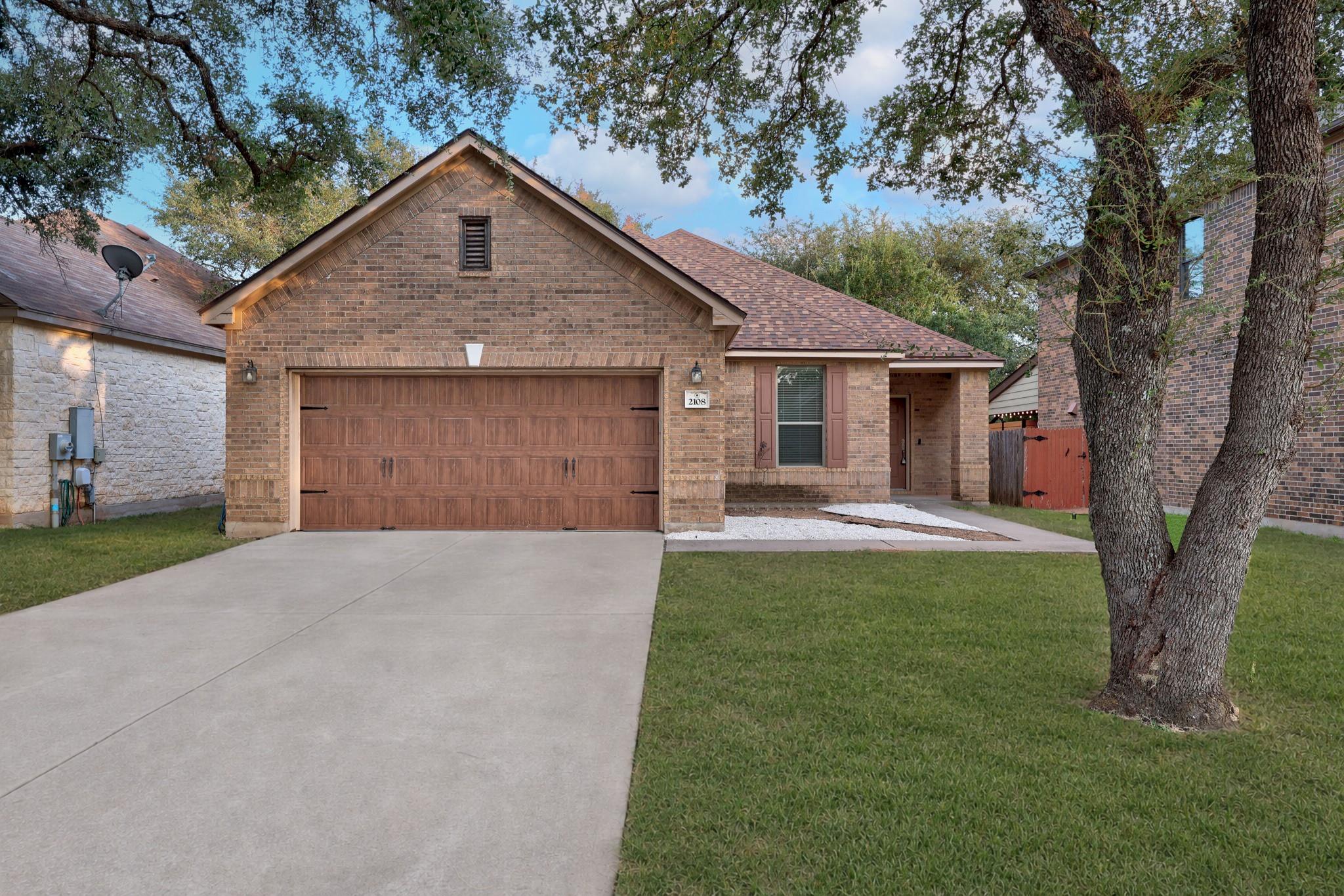 Listing photo 1 of 2108  Golden Arrow Ave