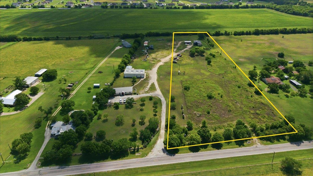 Listing photo 1 of 4300  Fm-1105 Rd
