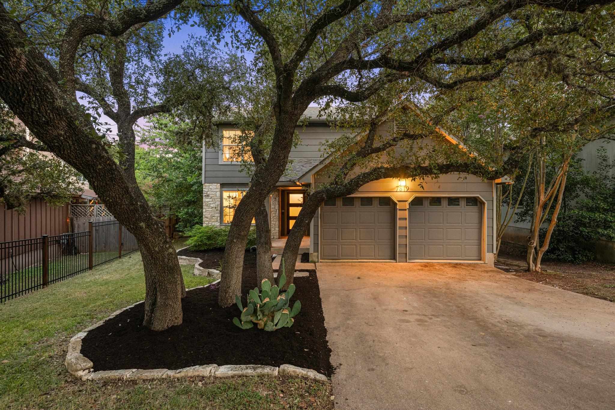 Listing photo 1 of 7819  Palacios Dr