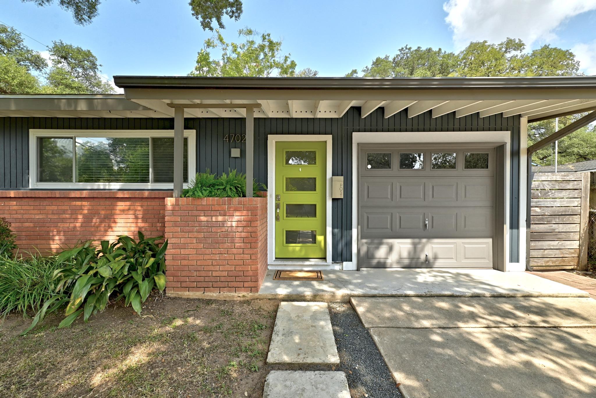 Listing photo 1 of 4702  Everglade Dr
