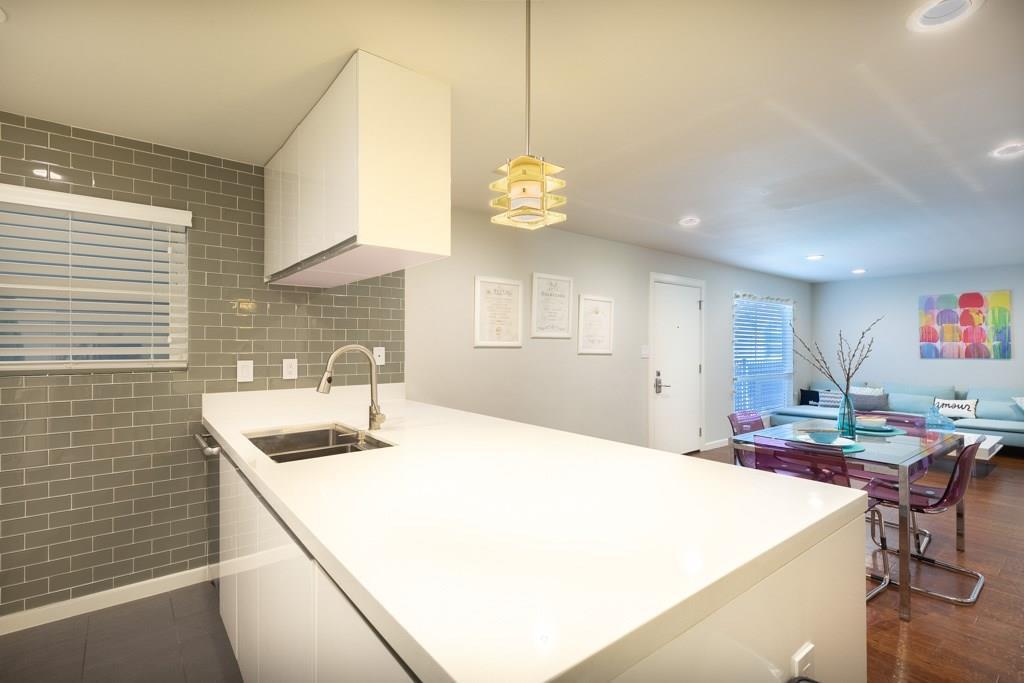 Listing photo 1 of 3110  Red River St  #C-402