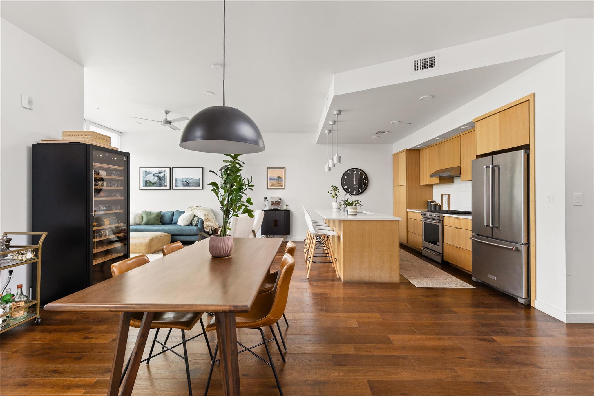 Listing photo 1 of 1322 E 12th St  #202