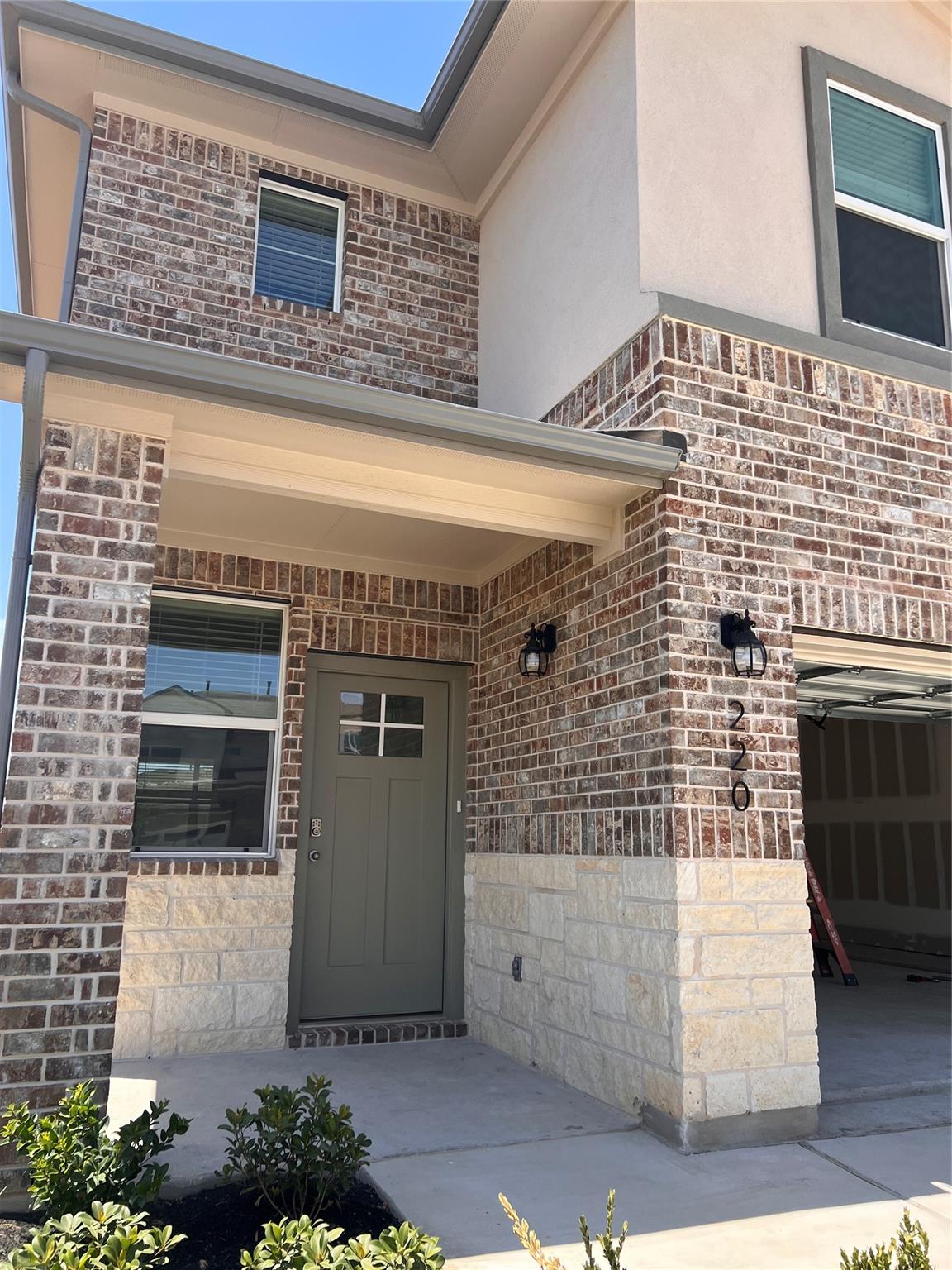 Listing photo 1 of 220  Saide St