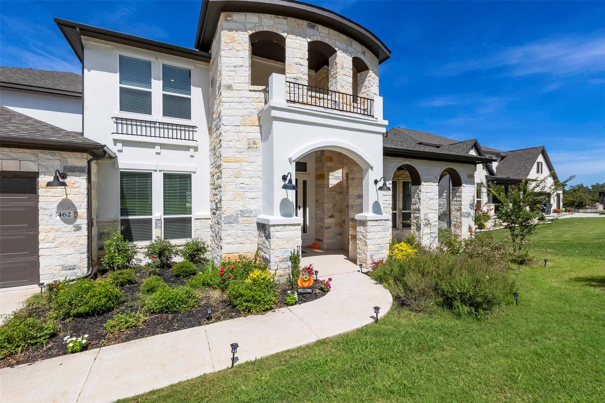 Listing photo 1 of 462  Old Stone Rd