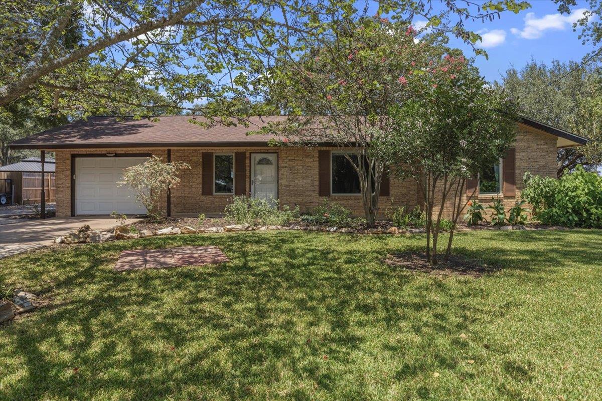 Listing photo 1 of 1415  NE Whitehead St